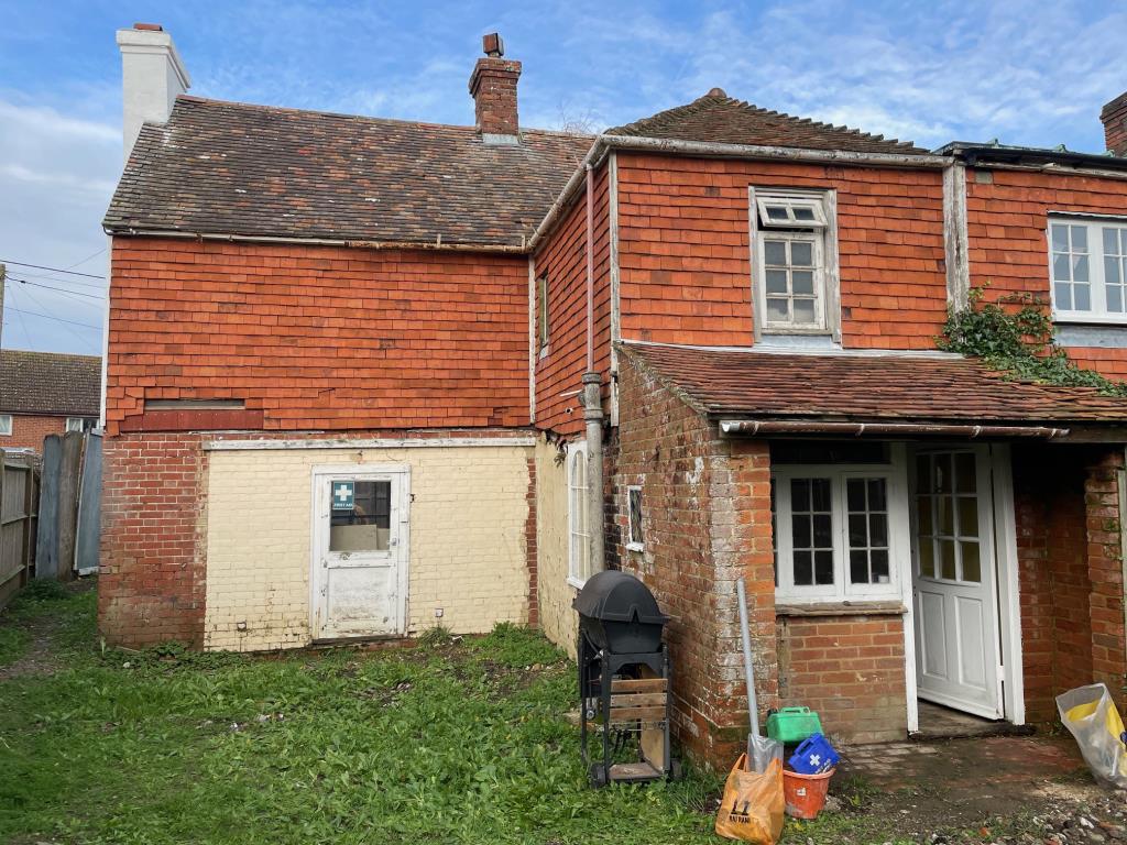 Lot: 58 - SEMI-DETACHED COTTAGE WITH PLANNING TO EXTEND - Rear of The Cottage